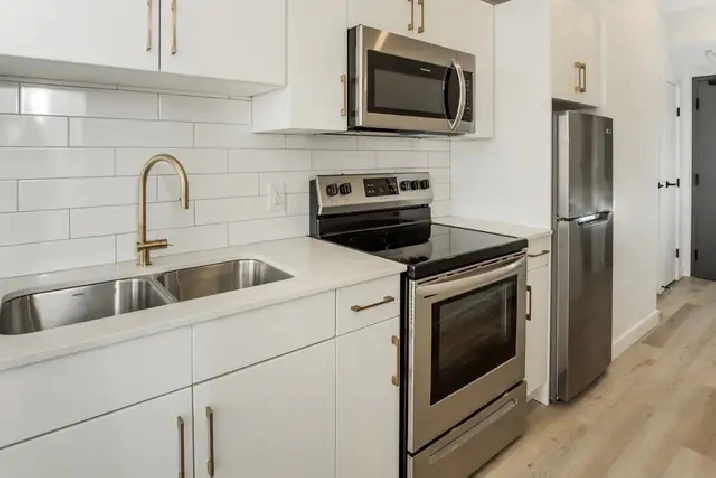 1 Bedroom Apartment! Located In The West Broadway Area!