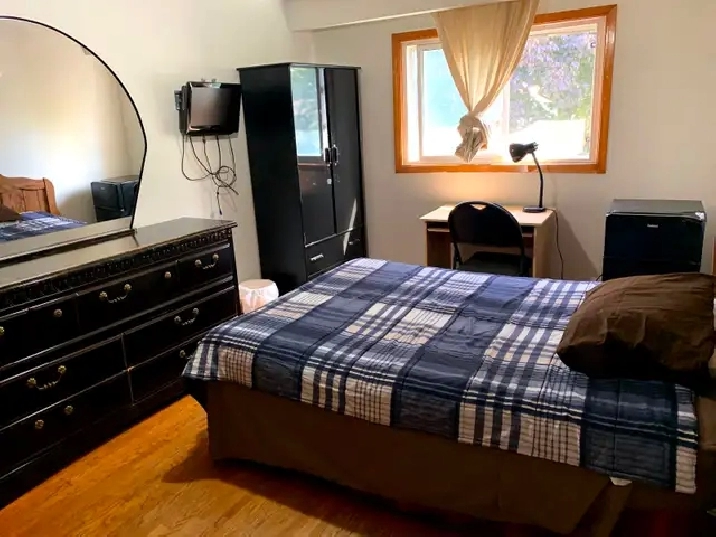 Room For Rent Walking Distance To Centennial College