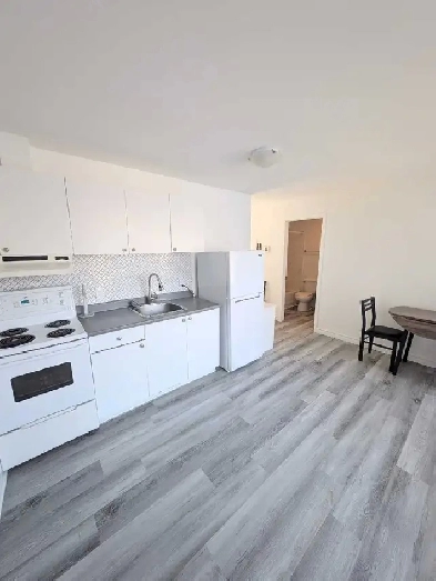 2 et demi meublé, chauffé et éclairé