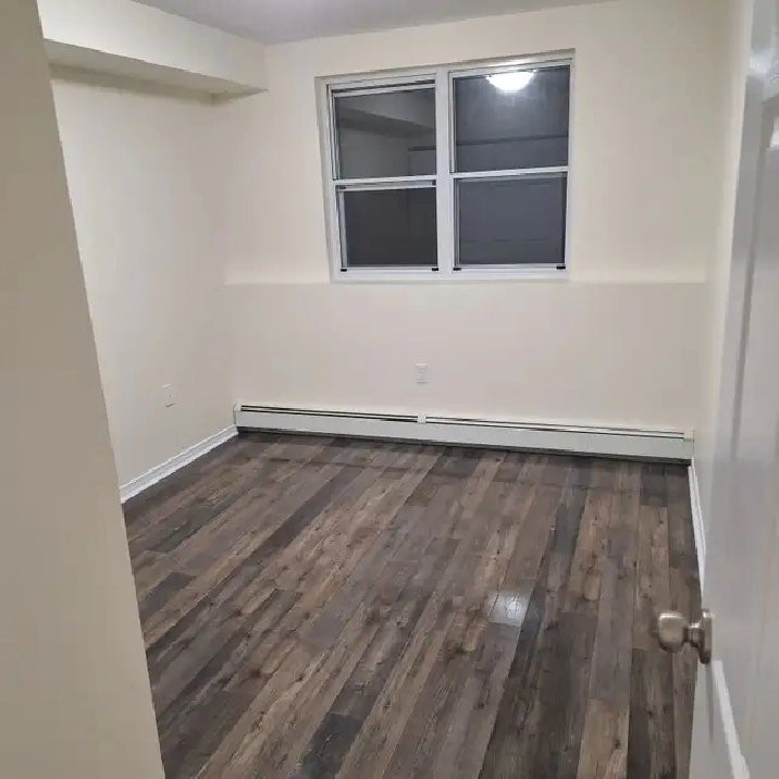 Spacious 2BR - MacIntosh Pointe - Aug 1st - Heat/Wat/Pkg Incl