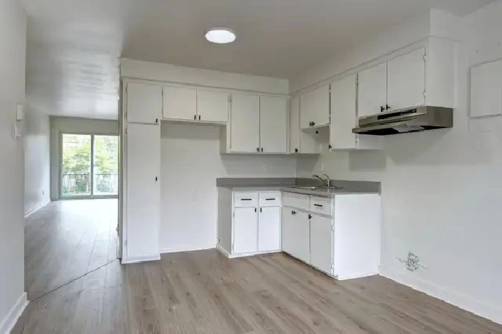 4 1/2 rénové à Pointe-aux-Trembles - Juillet - Internet inclus