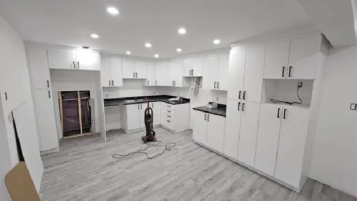 AucunEscalier Rénové  5 chambres/Bureaux/SalleRangement/SalleJeu