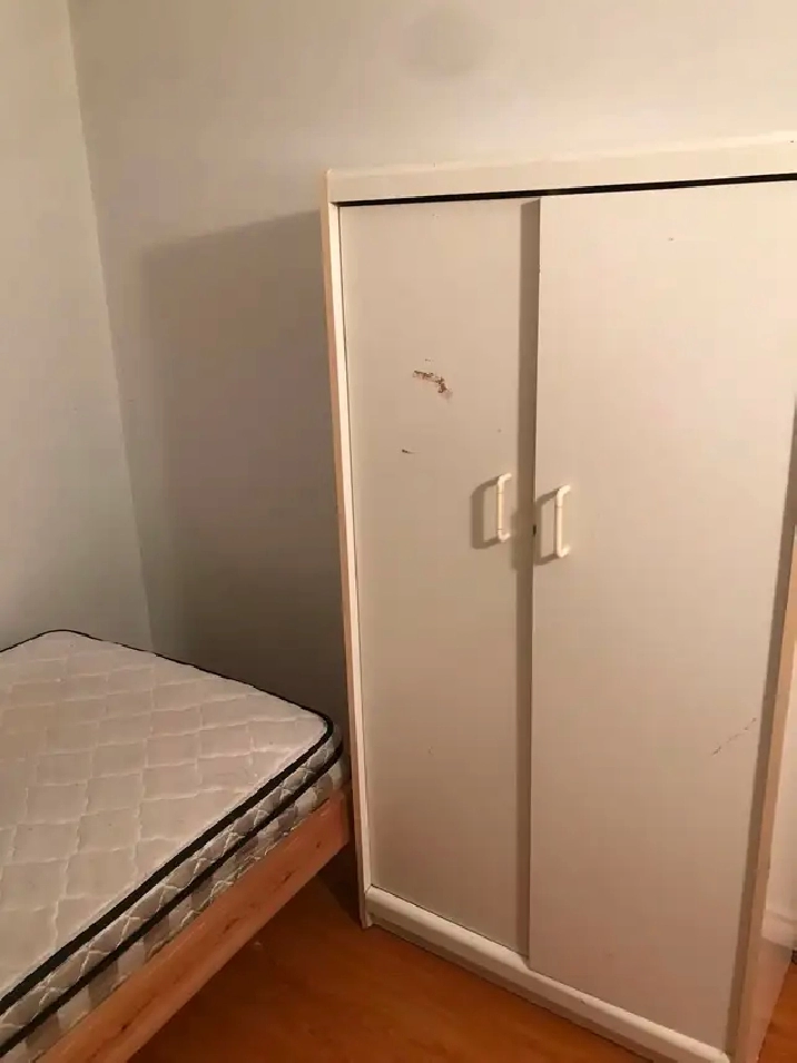 Private basement room near UTM for rent