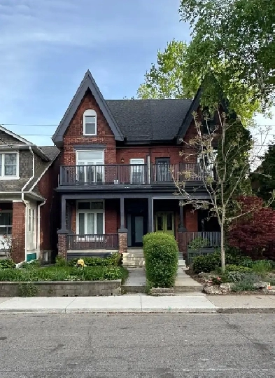 Newly Renovated 2 Bedroom in Roncesvalles/High Park