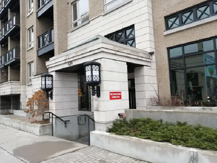 Luxury Studio Condo with Balcony (in the Heart of Downtown)