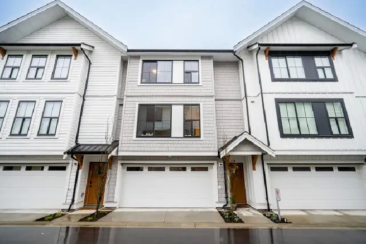 ✨ STUNNING 3 BEDROOM TOWNHOUSE IN WILLOUGHBY LANGLEY ✨