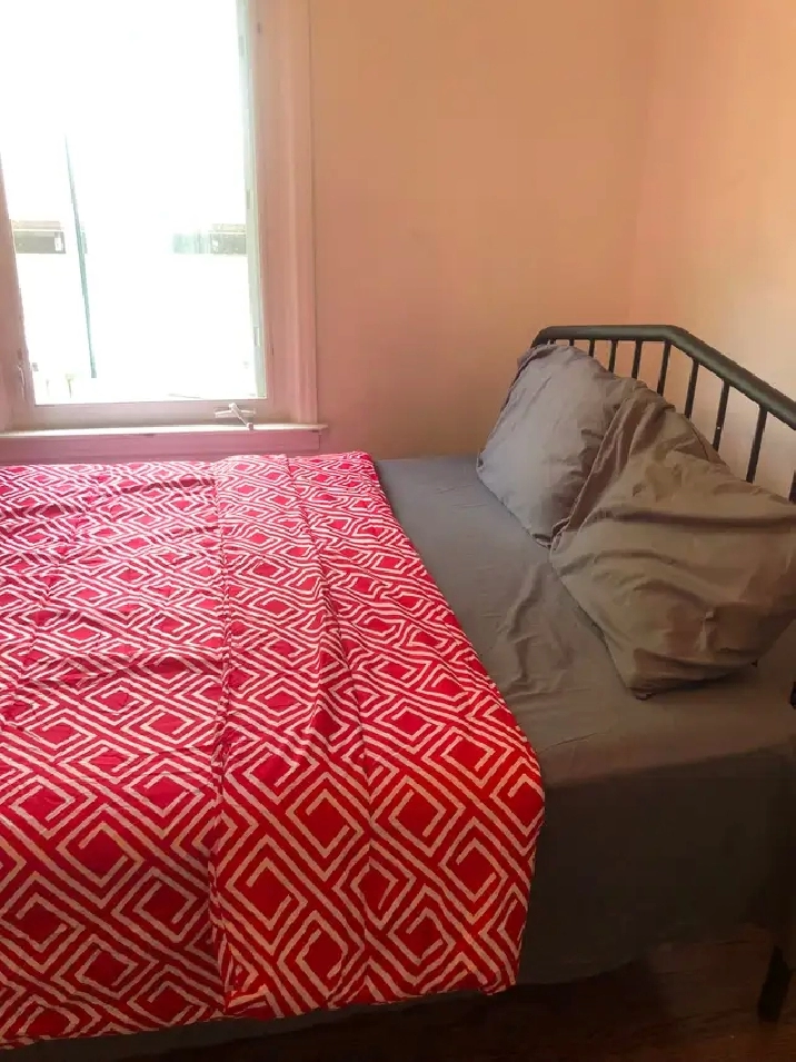 Furnished Room in a Prime Location in Scarborough for Rent