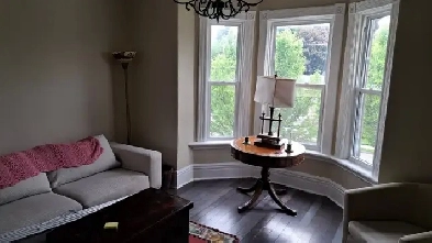 2 girls looking for a 3rd roomate in OEV