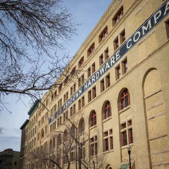 Spacious 1bdrm Loft-style Condo in the iconic Ashdown Warehouse!