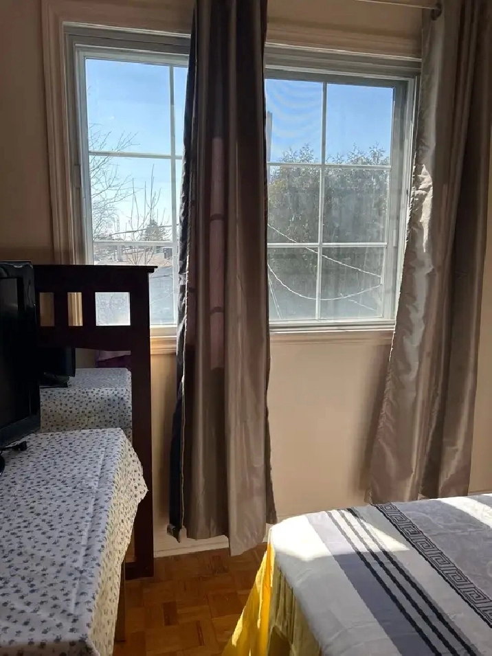 Belle Chambre Meublée à Brossard, tout inclus