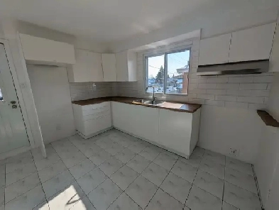 4½ Rénové Ste-Thérèse | 2e étage | Stationnement x2 | Disponible