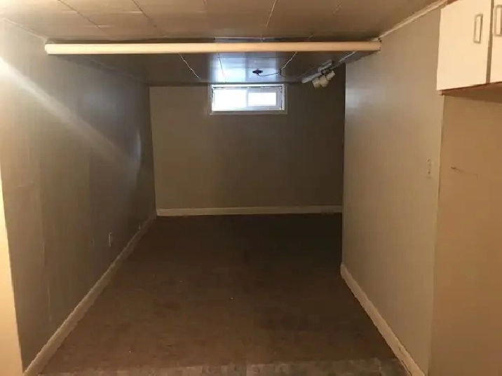 Espace de rangement à louer, chauffé/sécurisé 213 des pins E.