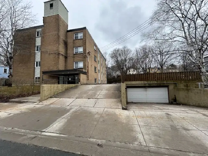 26-030 Bright bachelor apartment in Dartmouth