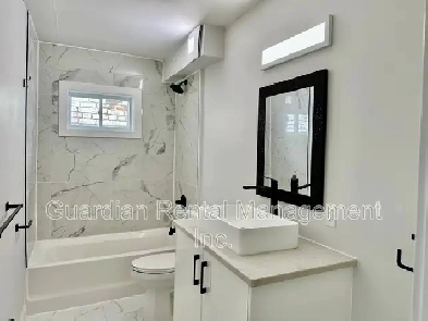 3 Bedroom, 1 Bath Unit - 141A Frederica St. E St. Unit 2 - $1995