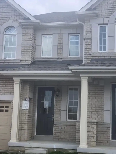 3 Bedrooms Townhouse available in Brampton April 1st