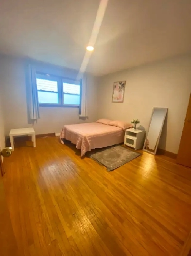 Large private room for rent near Oshawa Center & Trent Uni !!