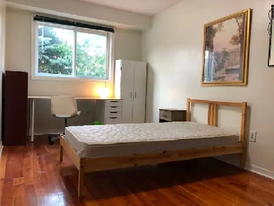 Furnished Private Room in center of Mississauga available.