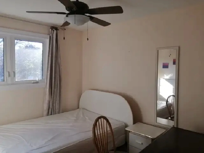 Available Now, Upstairs Bedroom in Lorne Park, all included