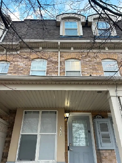 Really Bright/Very Spacious Entire Townhouse Rent Best Deal