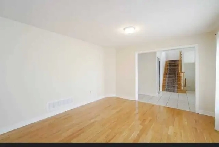 masterbedroom for rent @ raylawson blvd