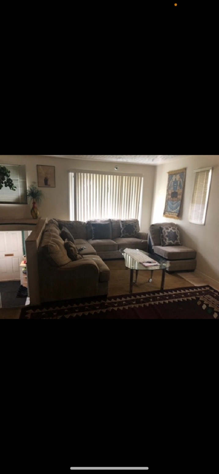 Room For Rent 1 Minute Walking To Whitehorn LRT