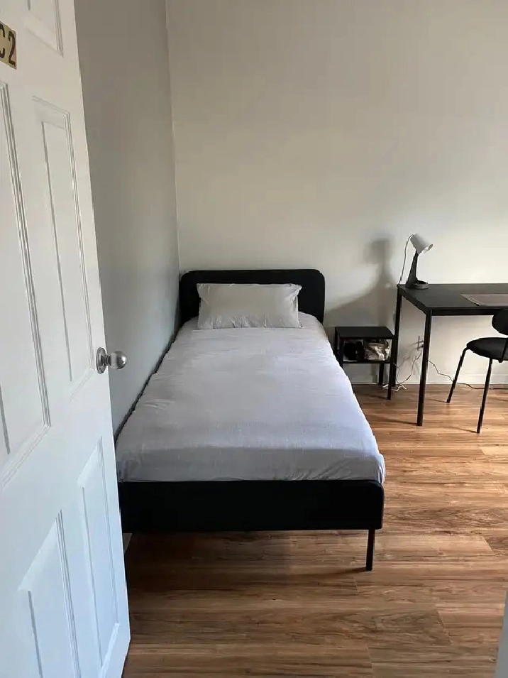 Rooms for rent in Queens University Student House