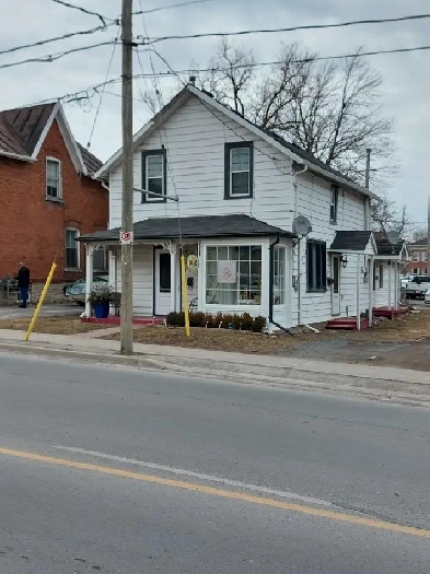 boutique commercial/professional storfront space