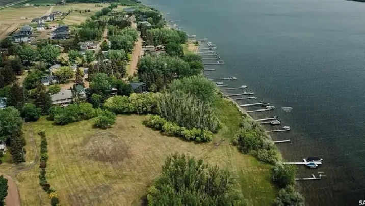 Blackstrap Lake lot in established resort of Resort of Shields