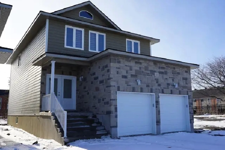 4 Bed, 3.5 Bath Home in Amherstview – Available May 15 ✨