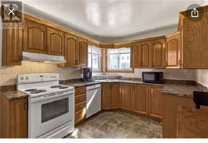 3 Bedroom Apartment  – All Utilities Included – Garage –