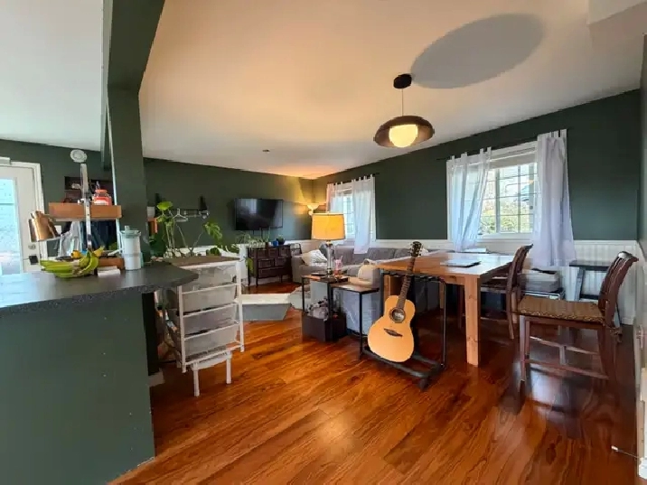 Colwood 2 BR Pet-friendly Main Floor Suite for Rent