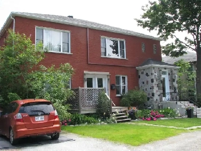 6 1/2 - VIEUX NORD - 2e étage d'un duplex