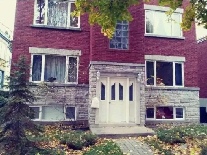 Grand 5 ½ à LaSalle.Disponible 1 juillet.