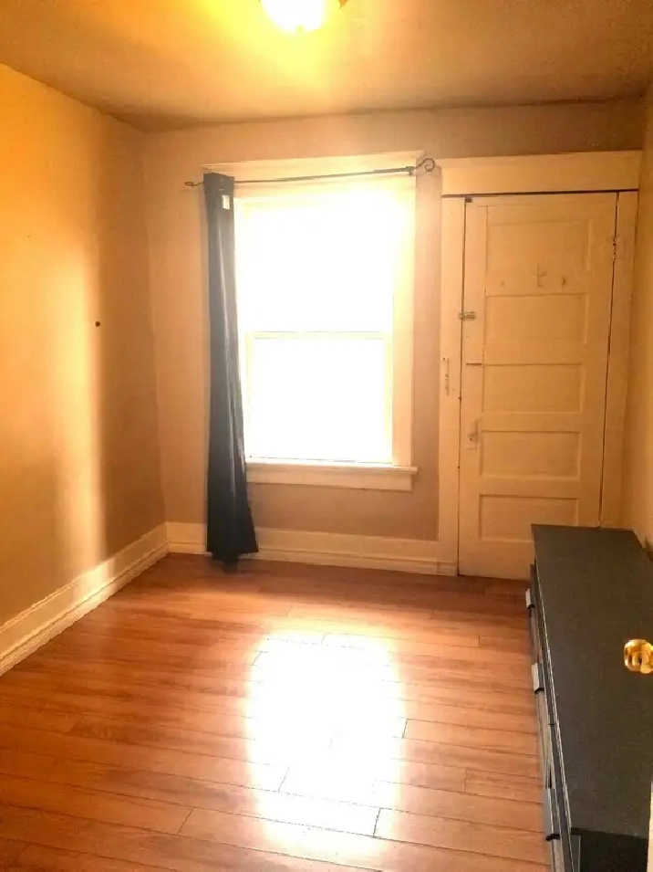 Furnished Downtown ROOM   PRIVATE DECK!