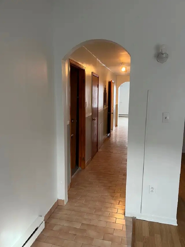 Verdun, Metro Lasalle, 5 1/2, 1er etage avec Cours/Stationnement