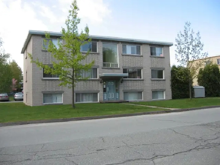 LOEMENT A LOUER 2560 RUE BONIN