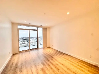 BEAUTIFUL 2-BEDROOM CONDO RENT WITH STUNNING CITY AND LAKE VIEWS