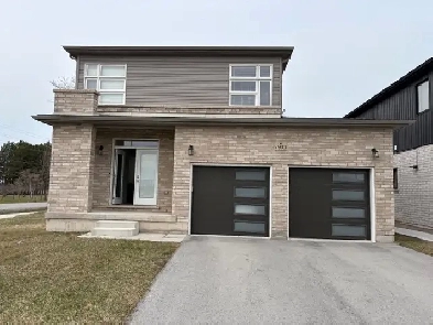 Modern & Bright Executive Home – Available for Rent!