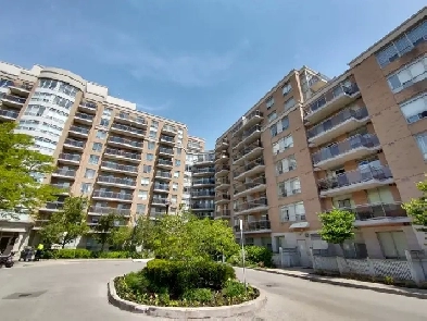 Stylish 499 sf Bachelor with Juliet Balcony