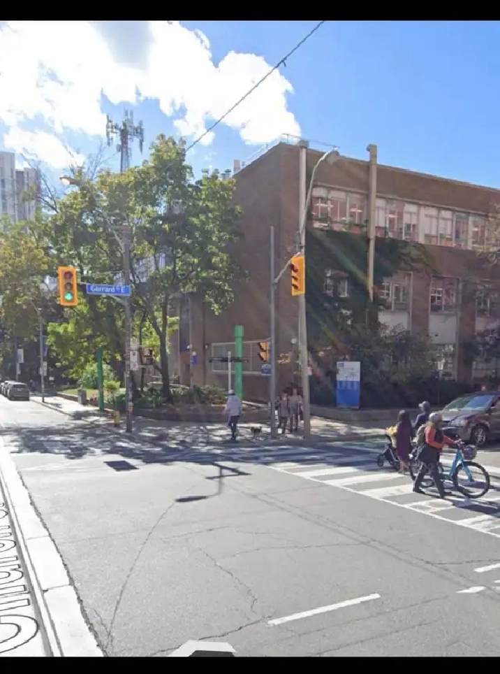 3 bdrm student apartment on TMU (Ryerson) Campus