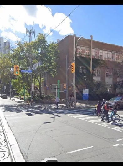 3 bdrm student apartment on TMU (Ryerson) Campus