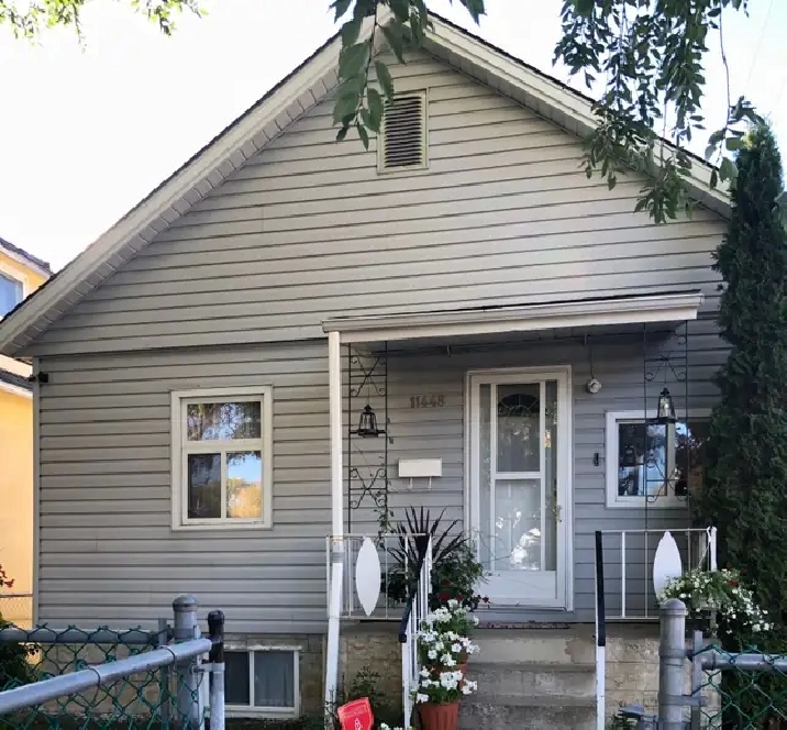 BASEMENT WITH FREE INTERNET (1 BED, 1 BATH)