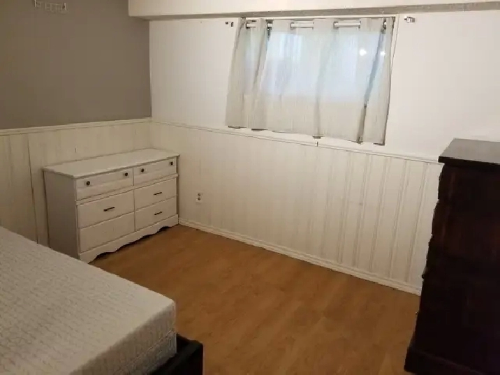 Downstairs room for rent in Oshawa ($650)
