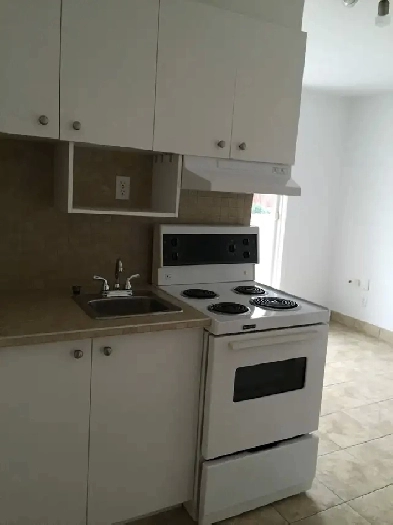 Ste-Foy 1 1/2 avec balcon à5min à pied UL