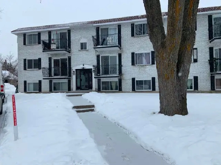 BOISBRIAND GRAND 4 1/2 (sous-sol).