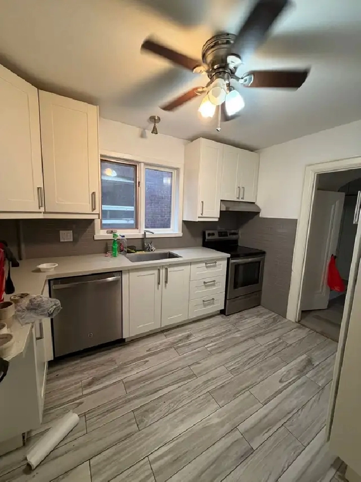 ROOM FOR RENT MIDTOWN TORONTO AVAILABLE IMMEDIATELLY