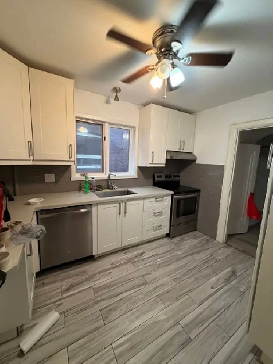 ROOM FOR RENT MIDTOWN TORONTO AVAILABLE IMMEDIATELLY