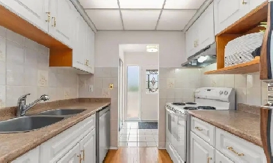 BRIGHT AND SPACIOUS ROOM FOR RENT  - NEWMARKET