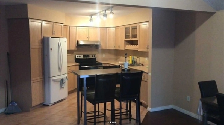 Guelph south, detached, 3 bedrooms, 1.5 bathroom, $2800/month