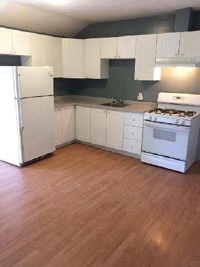 2 bedroom apartment available April 1st